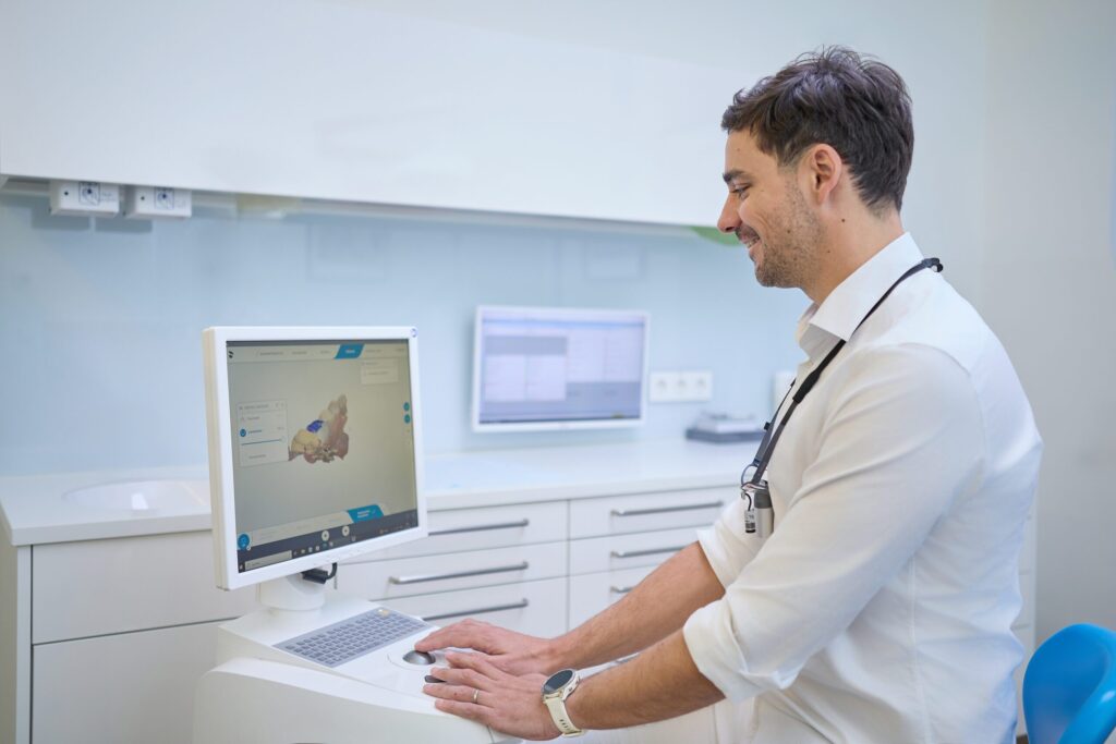 3D-Scanner für digitale Zahndiagnostik in der Zahnarztpraxis Dr. Millonig 1070 Wien